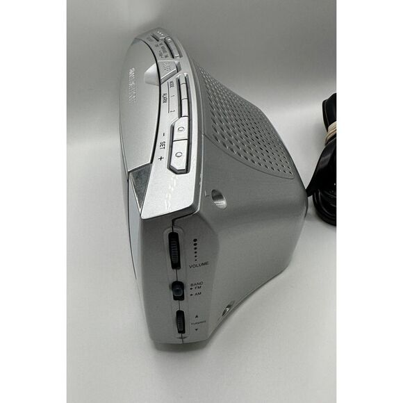 Emerson Research Smart Set Dual Alarm Clock Radio CKS5055S - Picture 4 of 6